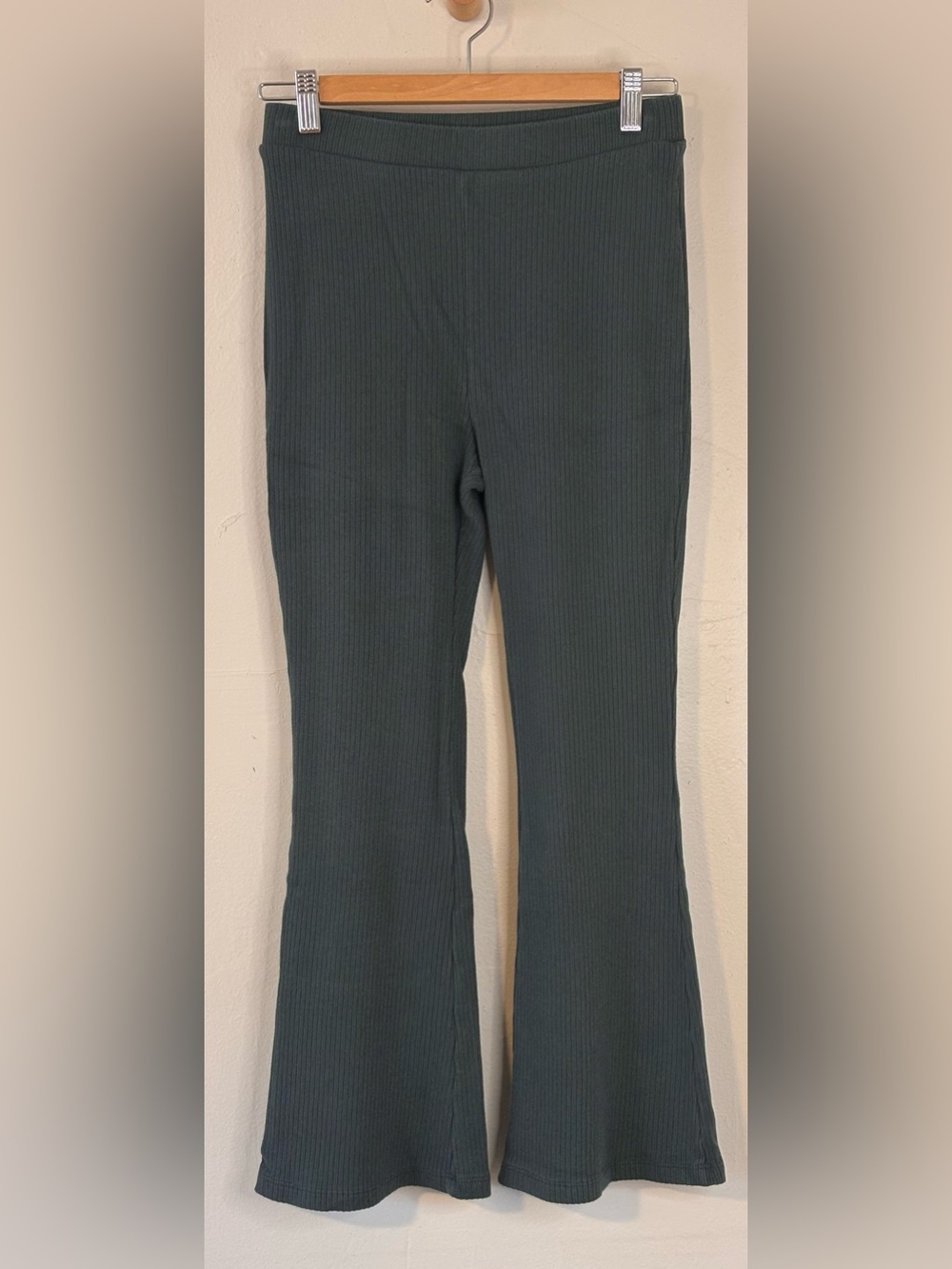 🌸 LETT High Waisted Ribbed Flare Knit Green Pants Women’s Size Medium